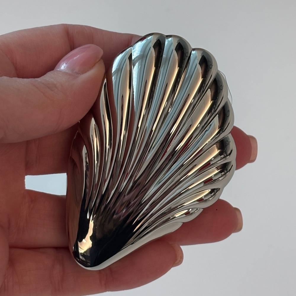 Silver Shell-Shaped Double Sided Compact Mirror - image 3